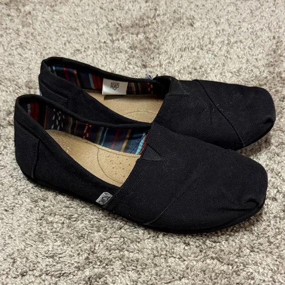 Three Pairs of Toms - Picture 5 of 12